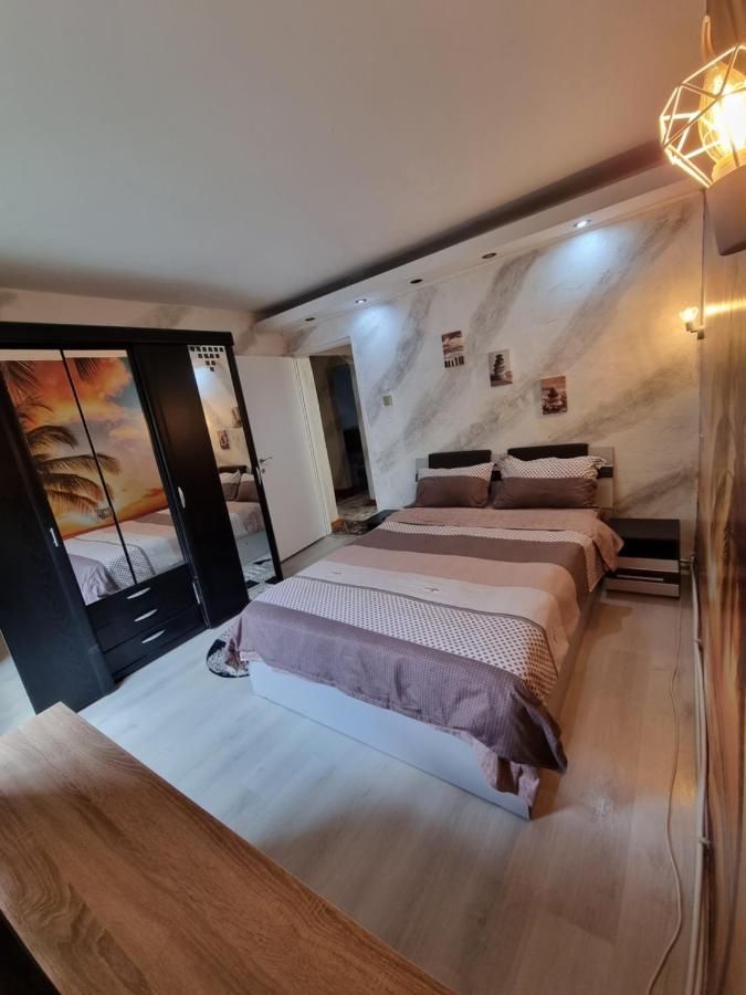 Maxx Lake Apart Bacău Extérieur photo